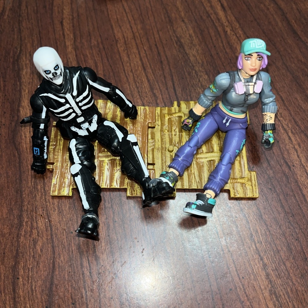 4-inch Fortnite Solo Mode Teknique & Skull Trooper, 2 Pc Wood Building Materials